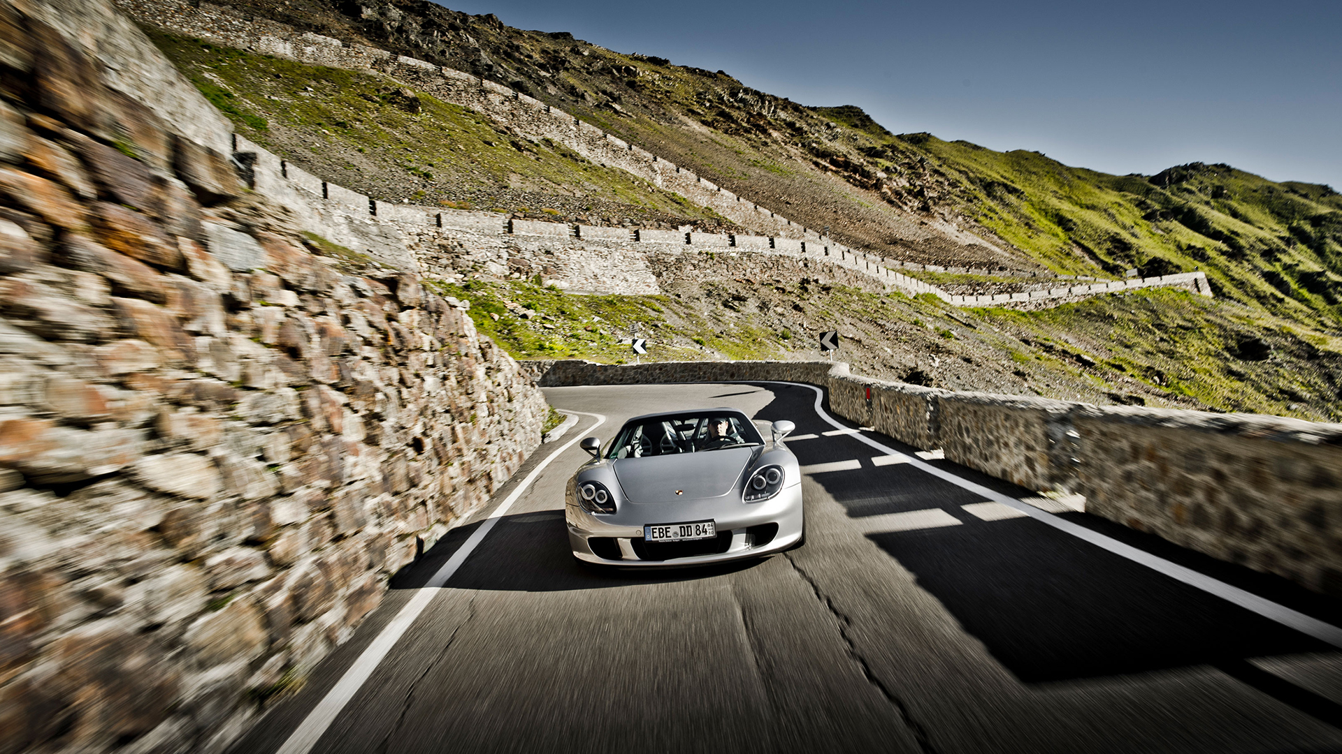 Porsche Carrera GT při jízdě